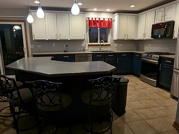 25327 S Shannon Ct, Manhattan, IL 60442