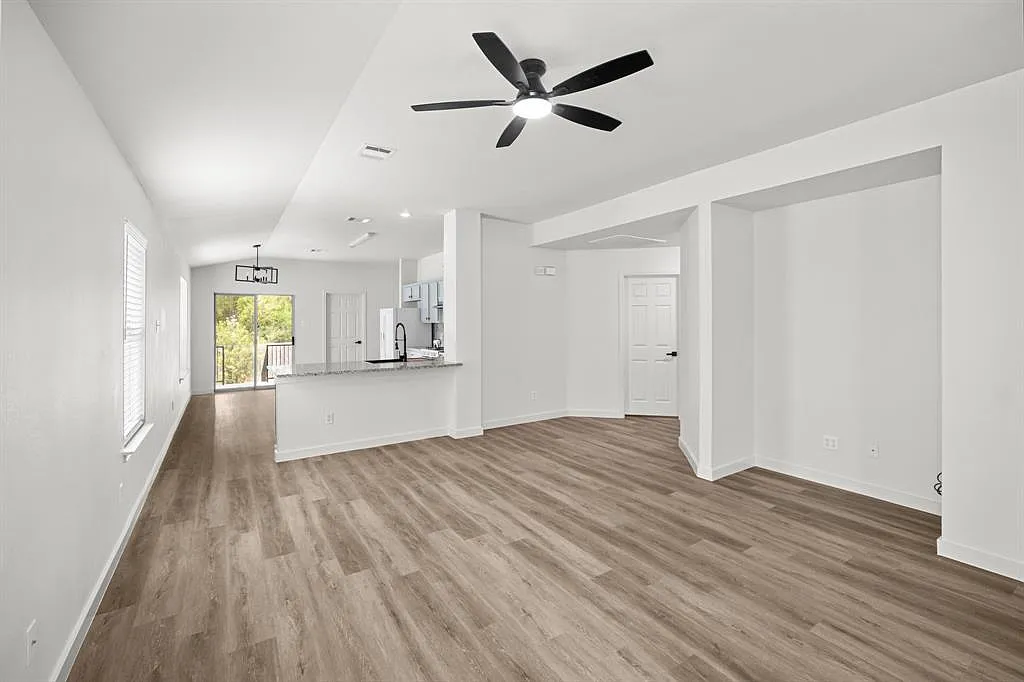 3 bed, 1346 sqft, $1,895 — Photo 1