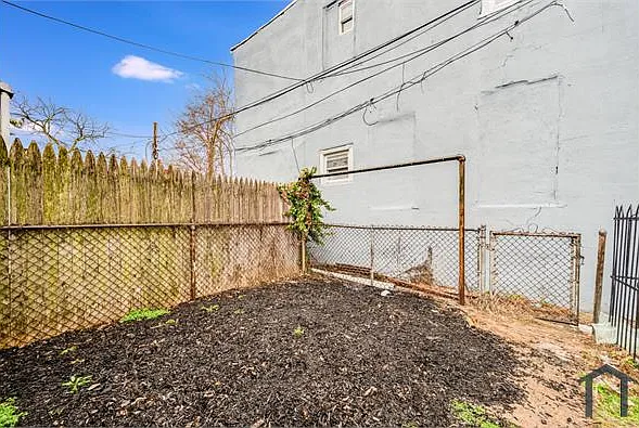 4614 Josephine St — Photo 2