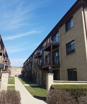 3rd image of 7200 W Wrightwood Ave APT 3N