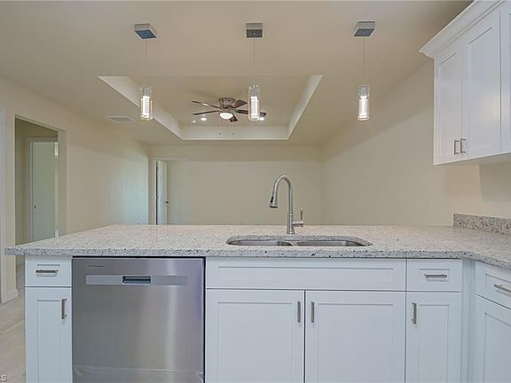 5th image of 2100 Fountain ST
