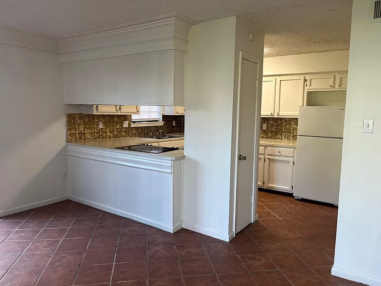 5233 E Hunters Chapel Ct #C — Photo 2