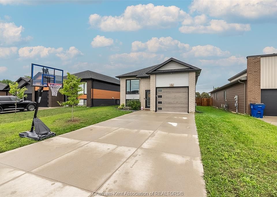 1st image of 198 Moonstone Cres