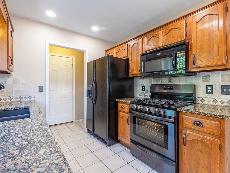 2412 W Natchez St — Photo 16