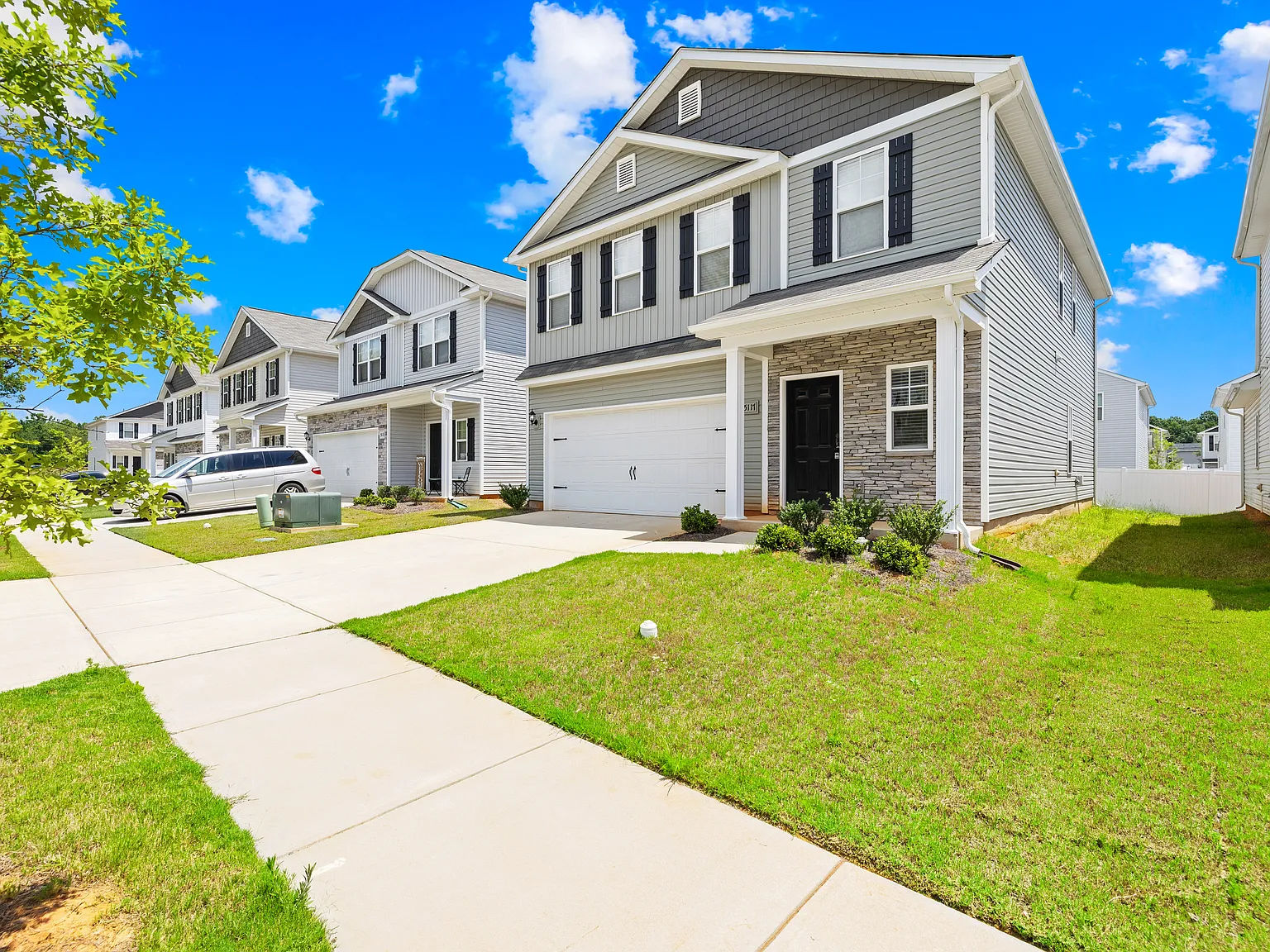 4 bed, 1896 sqft, $2,245 — Photo 3
