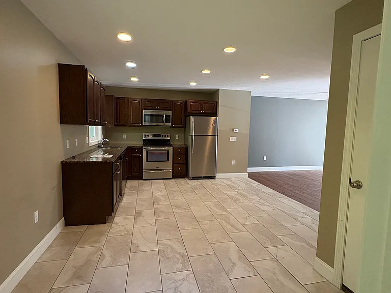 38 Ludlow Rd #F — Photo 3
