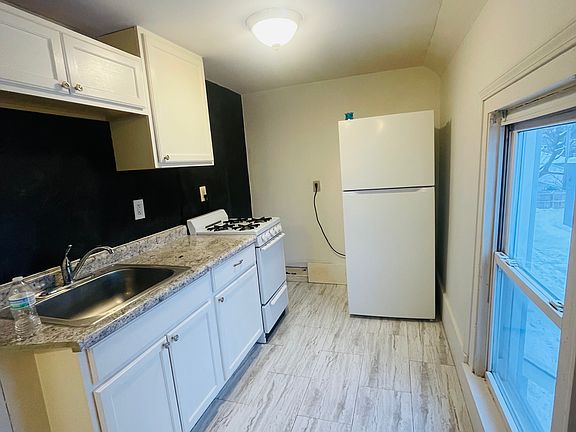 5th image of 826 Griswold St APT 2