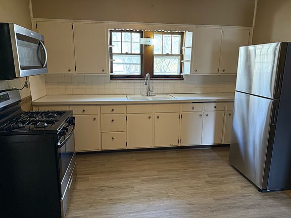 2nd image of 223 Regan St #223