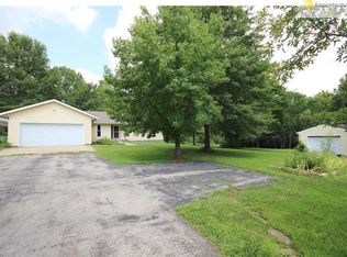 1502 N Prairie Ln, Raymore, MO 64083