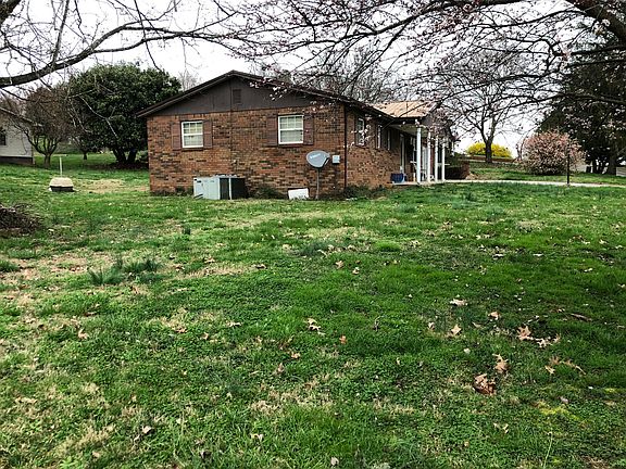3rd image of 1114 Yoakum St