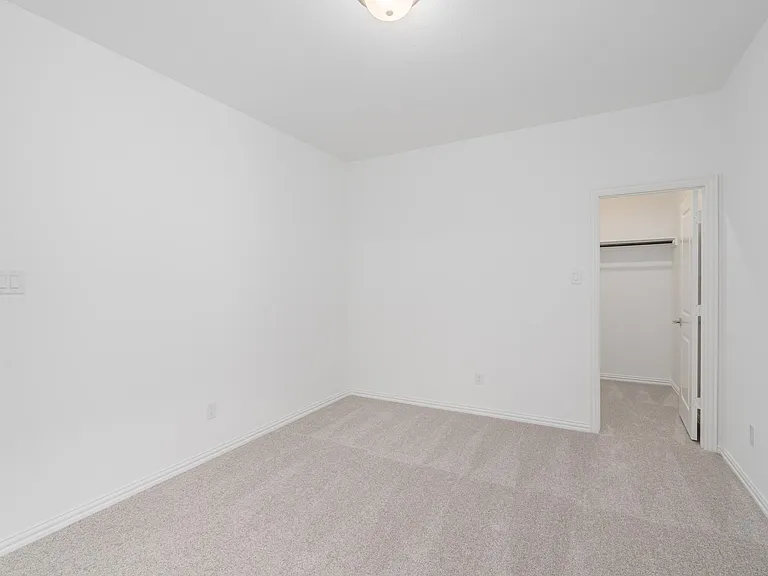 908 Utica Dr — Photo 24