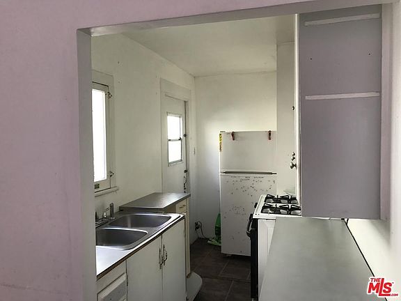 3rd image of 2306 1/2 Ocean Ave