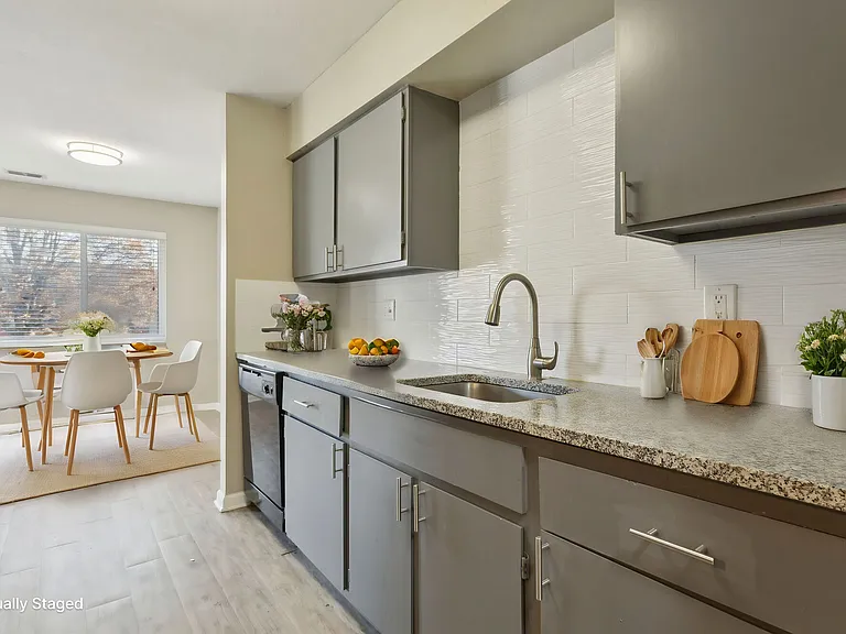 Applewood At The Cove Apartments — Photo 4