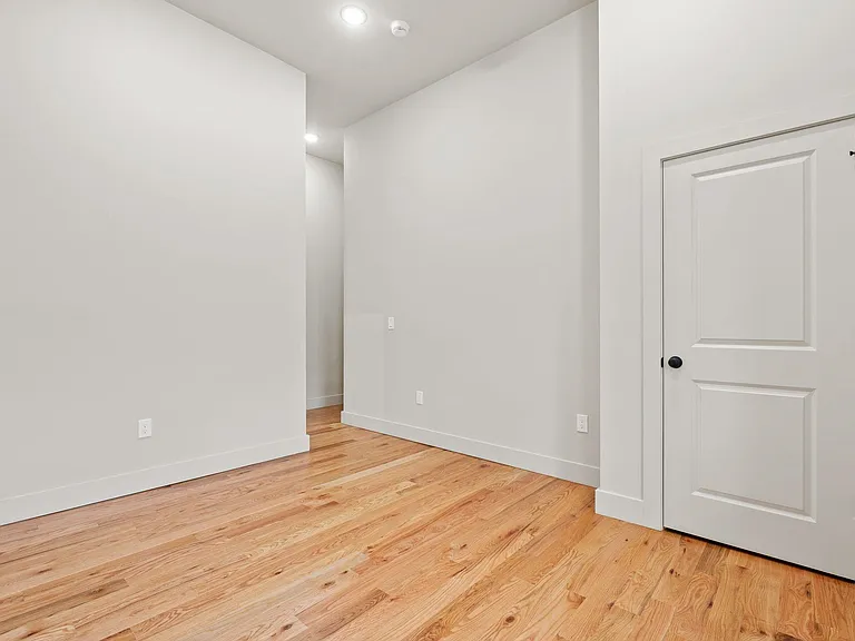 150 W Side Ave #1 — Photo 17