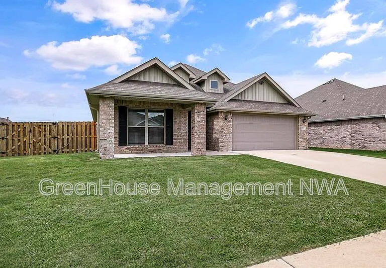 971 Redfree Dr — Photo 2