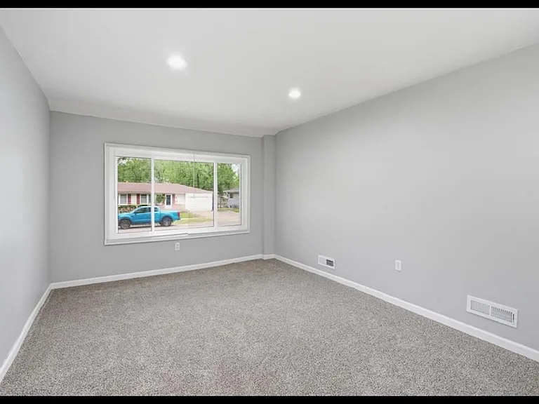 2902 W 7th St — Photo 7