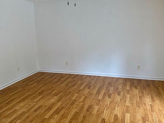 4th image of 108 Hilltop Cir