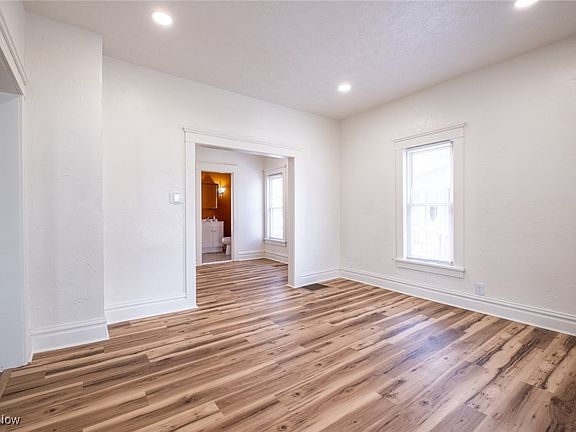 5th image of 316 W Paradise St