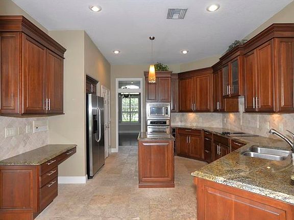 3rd image of 2120 Langley Cir