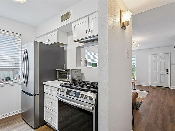 5th image of 531-33 Papworth Ave