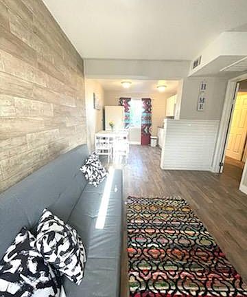 5th image of 2134 Stewart Ave #3