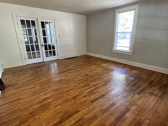 5th image of 1502 Ferry St