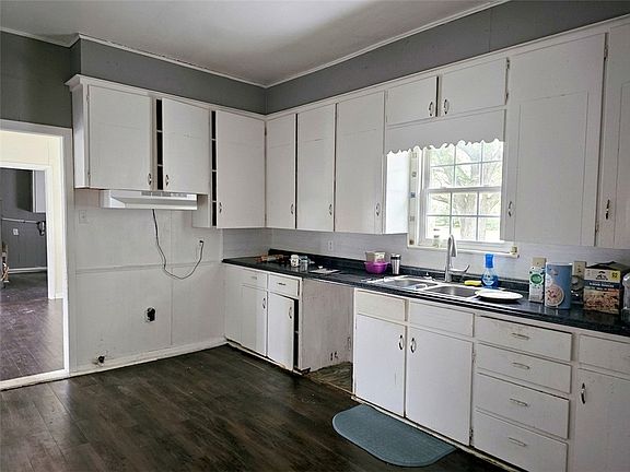 5th image of 801 Ash St