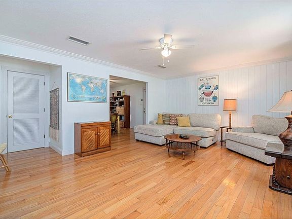 5th image of 375 Seabreeze Ave