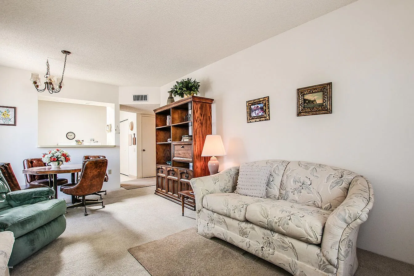 2 bed, 940 sqft, $1,500 — Photo 2