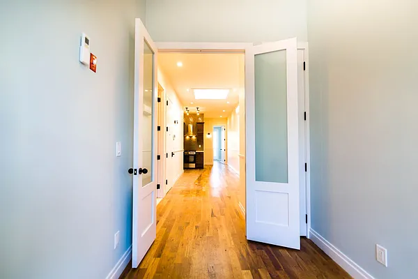 Rented by Nooklyn NYC LLC | media 34