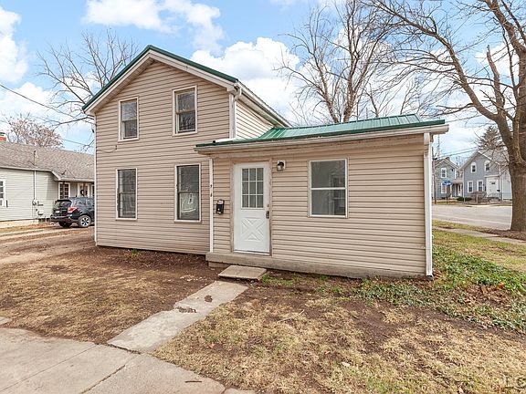 3rd image of 206 Ormsby St