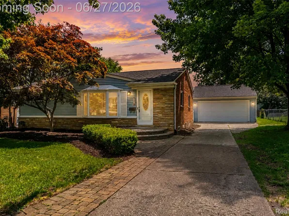 221 Reitman Ct, Rochester Hills, MI 48307