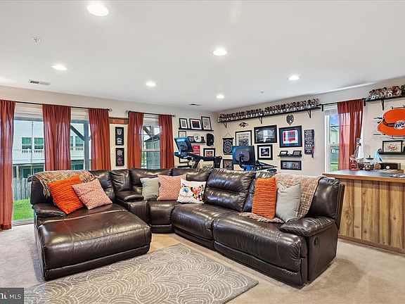 3rd image of 7673 Timbercross Ln