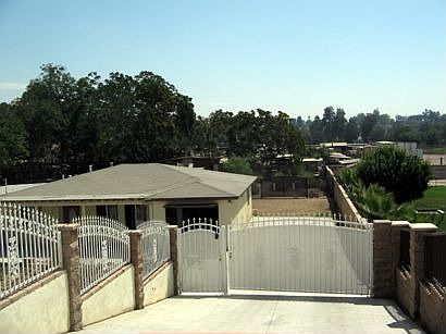 HUGE DRIVEWAY