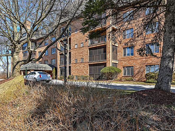 2nd image of 2525 Greensburg Pike APT 502