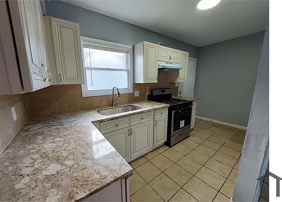 3 bed, 924 sqft, $1,195 — Photo 3
