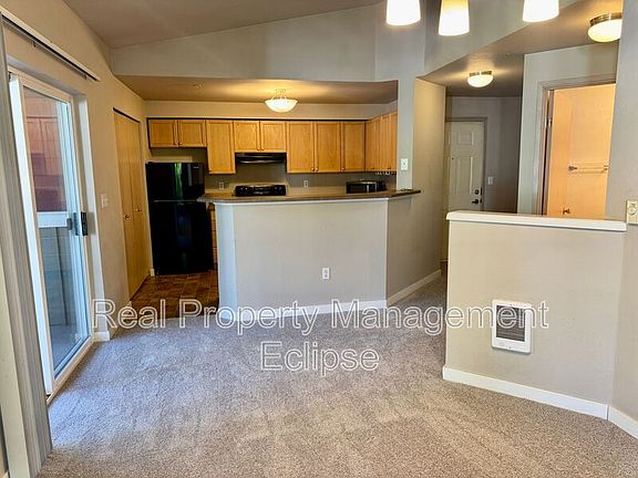4th image of 7711 NE 175th St Unit E301
