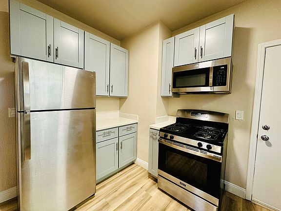 3rd image of 415 E 19th St #2