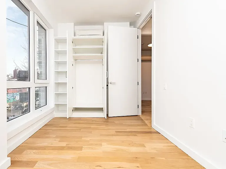 572 Sackett St #2 — Photo 4