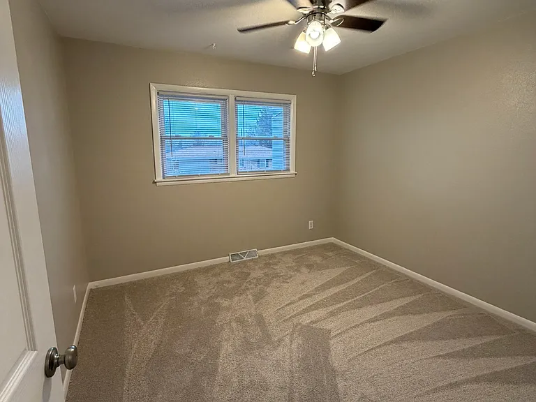 1680 N Oakcrest Ave — Photo 8