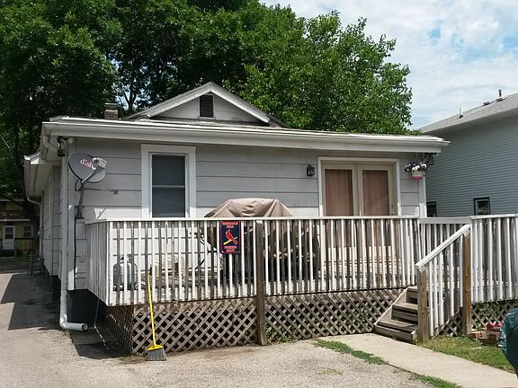 Exterior deck 2321 Des Moines St.