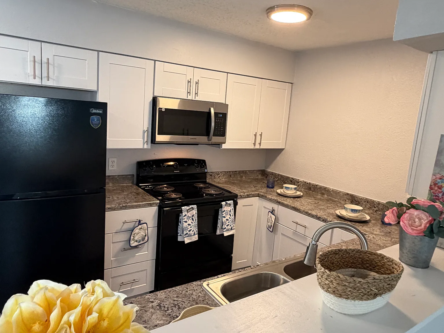2 bed, 800 sqft, $1,393 — Photo 3