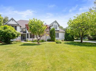 7N001 Ridge Line Rd, Saint Charles, IL 60175