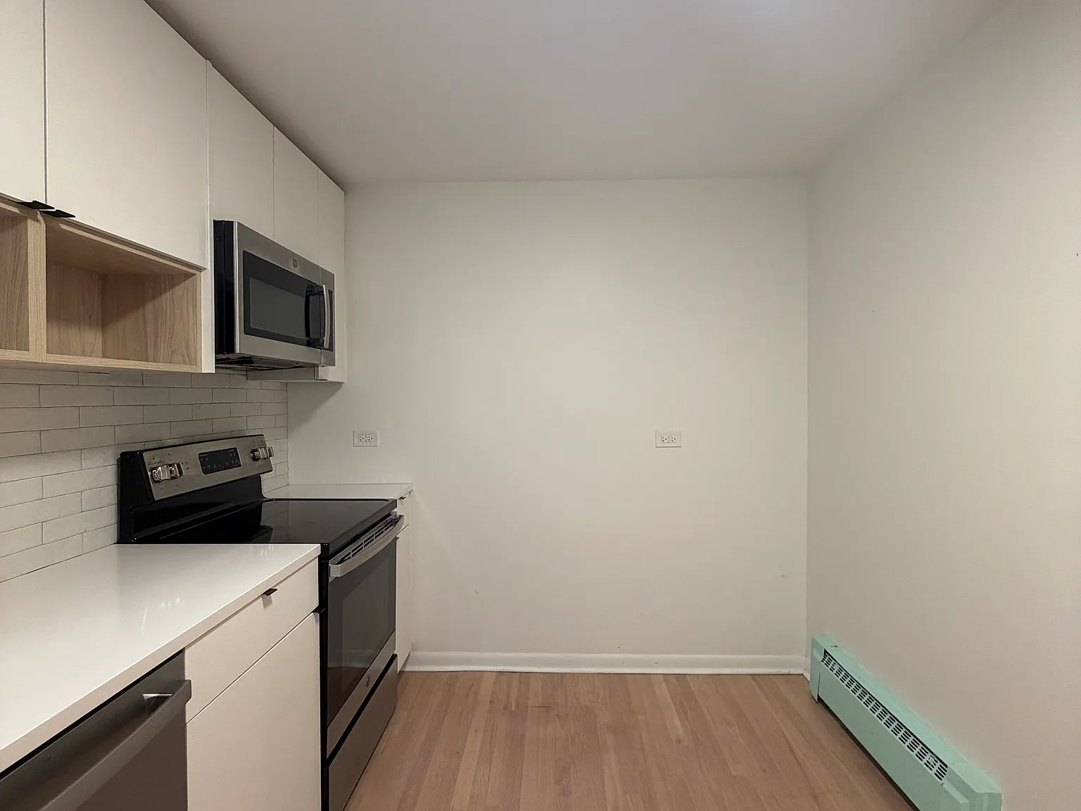 2 bed, 1000 sqft, $2,695 — Photo 3