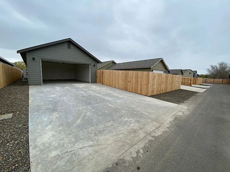 2513 N Benjamin Ln — Photo 32