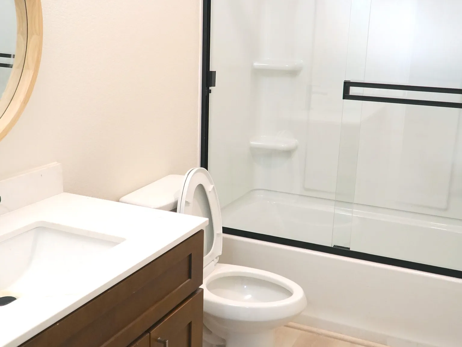 3 bed, 1800 sqft, $2,200 — Photo 3