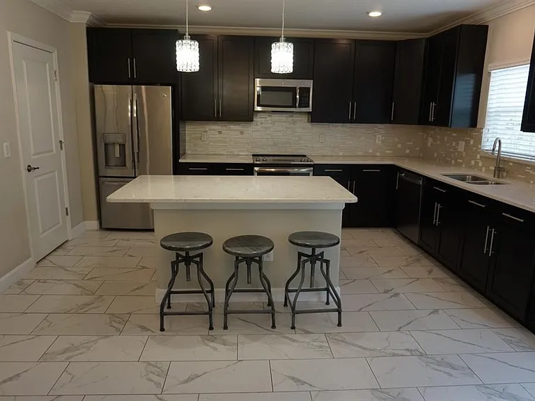 1535 W Cass St — Photo 3