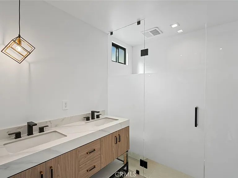 6108 Sadring Ave — Photo 42