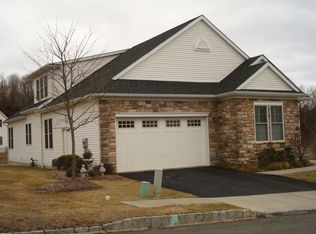 44 Bluffs Ct #44, Hamburg, NJ 07419