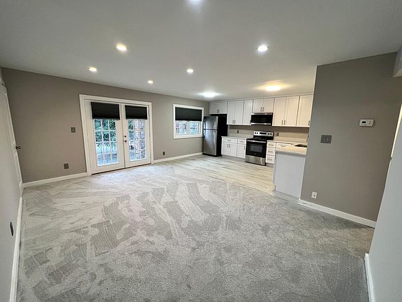 4th image of 5861 Poplar Hall Dr #B25